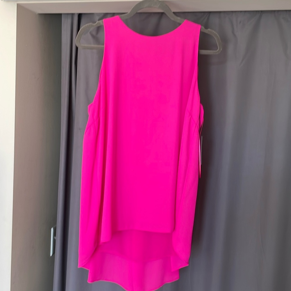 Vince Camuto size Medium bright pink sleeveless blouse, never warn, tags intact